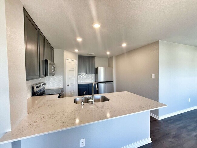 Building Photo - Immaculate Two Story Home in Legend Point ...