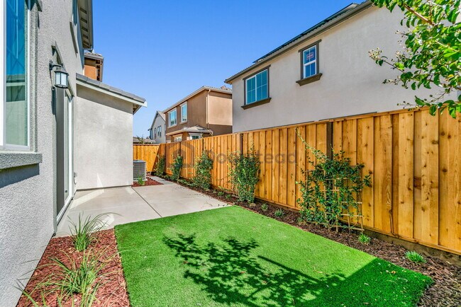 Building Photo - 7268 Wishwood Pl