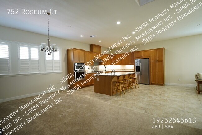Building Photo - 752 Roseum Ct