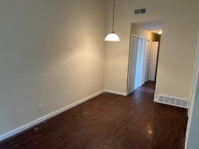 Building Photo - 635 McWhirter Ave