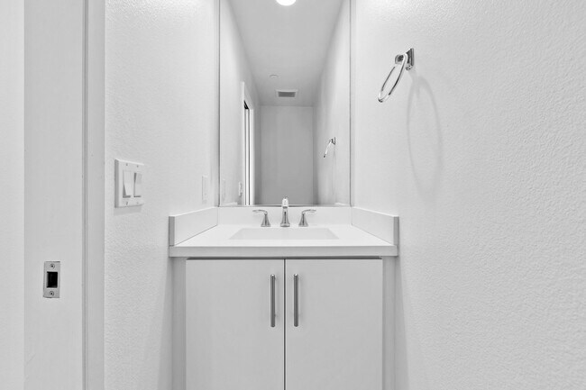 Building Photo - 4 bedroom - Pacific Ridge in Oceanside