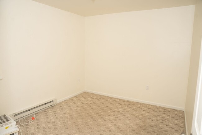 Building Photo - 53 E Summit St