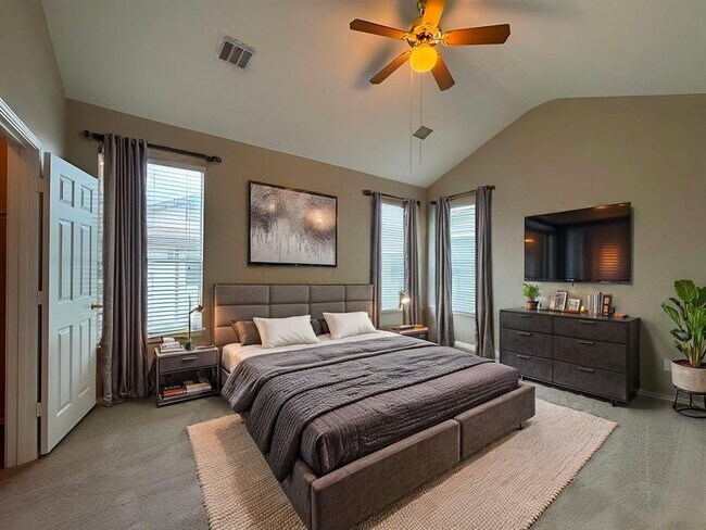 Building Photo - 544 Hogan