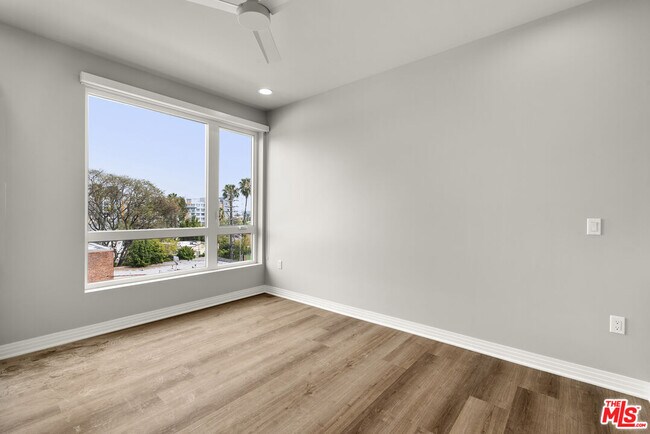 Building Photo - 7428 Santa Monica Blvd