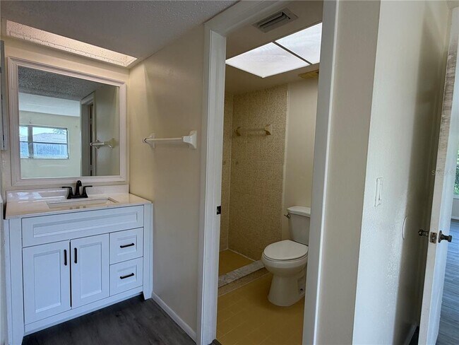 Building Photo - 2619 Magdalina Dr
