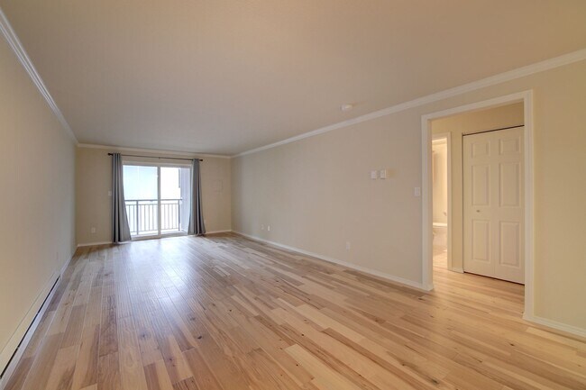 Building Photo - 2Bd/1Ba Bellevue Condo
