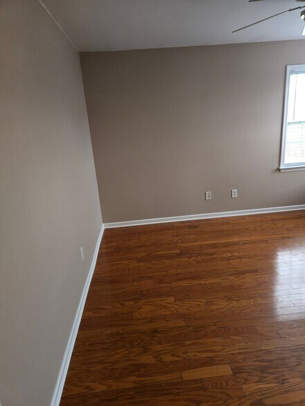 Building Photo - 1750 Pepperwood Way