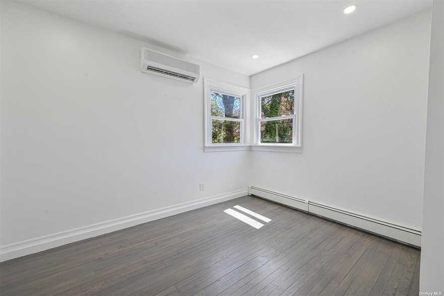 Building Photo - 10 Brompton Pl