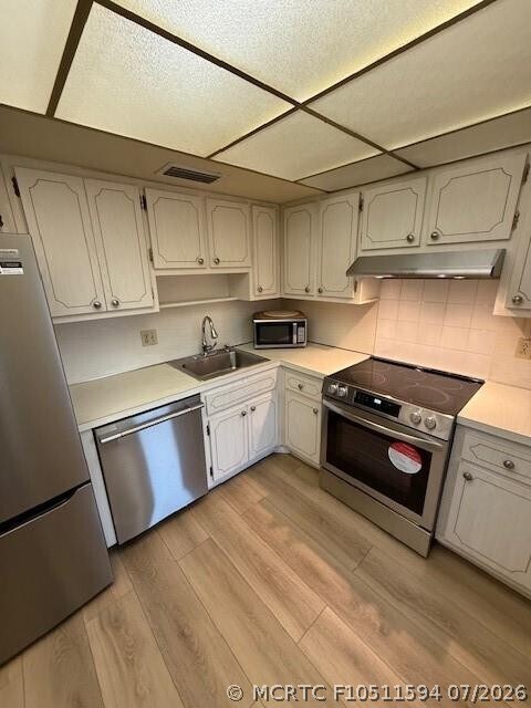 Building Photo - 2800 N Palm Aire Dr