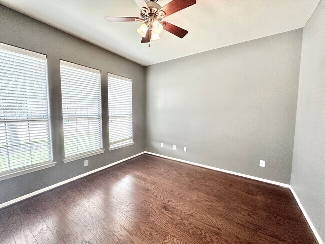 Building Photo - 25323 Lisburn Dr