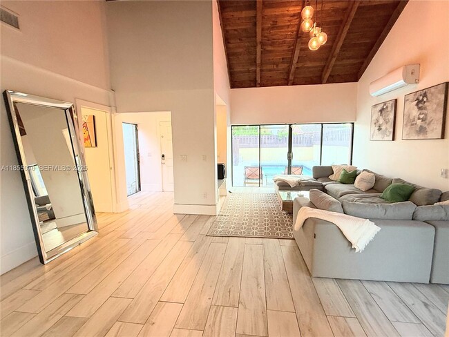 Building Photo - 20429 NE 10th Ct Rd