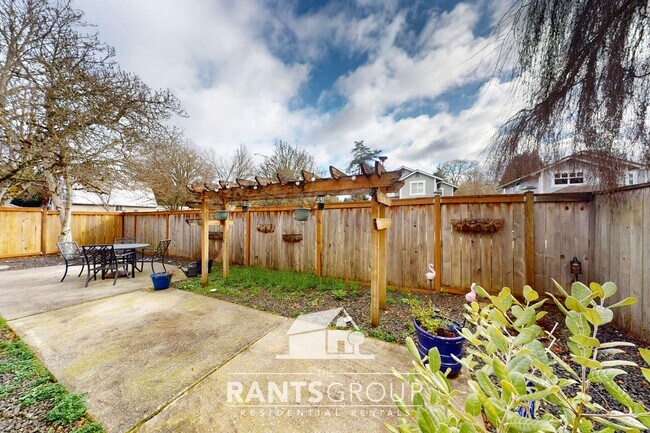 Building Photo - Move in Ready! Renovated 2-bed, 2-bath Rambler in Lacey!