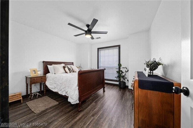 Building Photo - 400 Bordeaux Cir