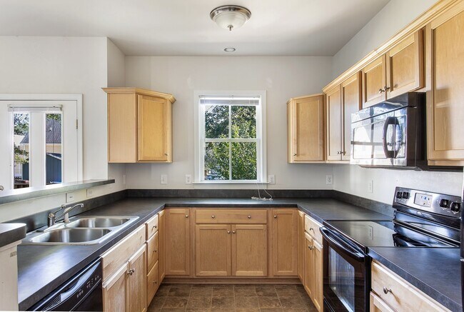 Building Photo - BEAUTIFUL NEW HOME IN HISTORIC MANCHESTER ...
