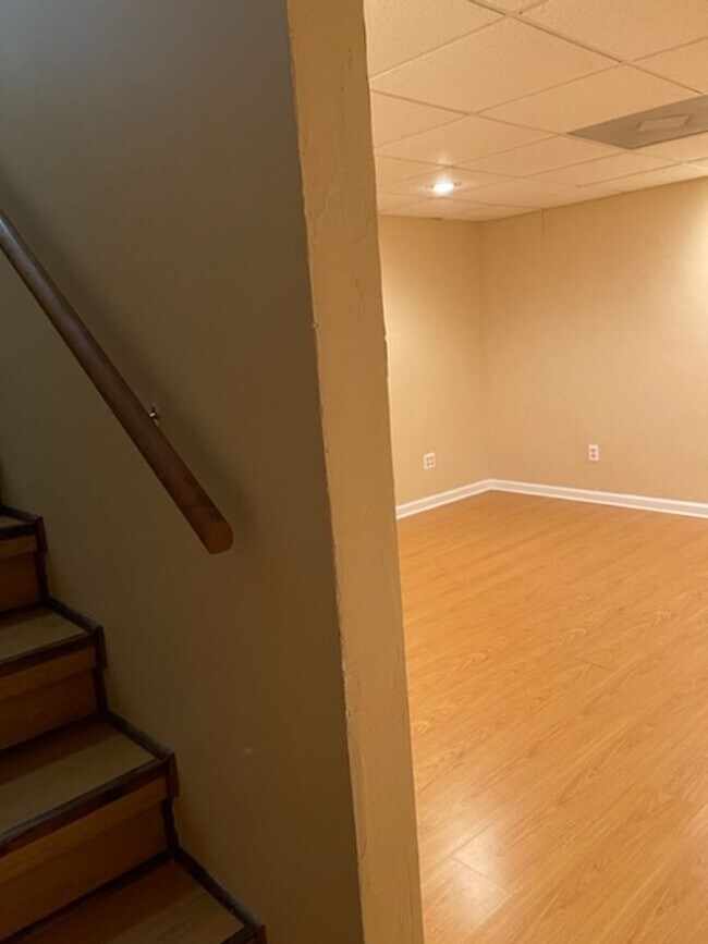 Building Photo - West Knoxville!  Short or long term lease options available .  2 bedroom with additional large bo...