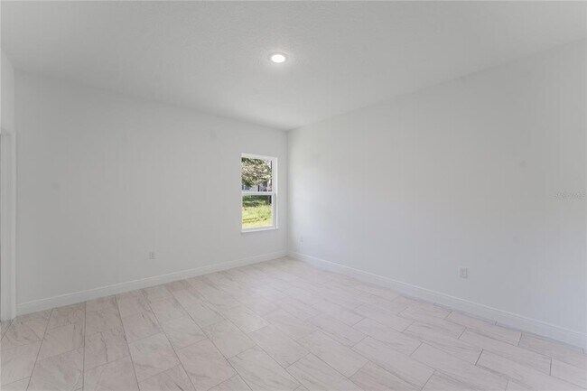 Building Photo - 627 W Glenhaven Dr