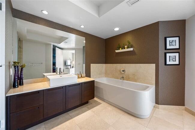 Building Photo - 250 Sunny Isles Blvd