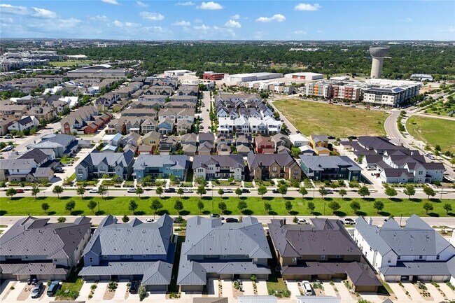 Building Photo - 2509 Simond Ave
