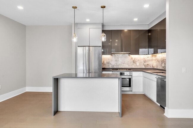 Building Photo - 7101 River Rd