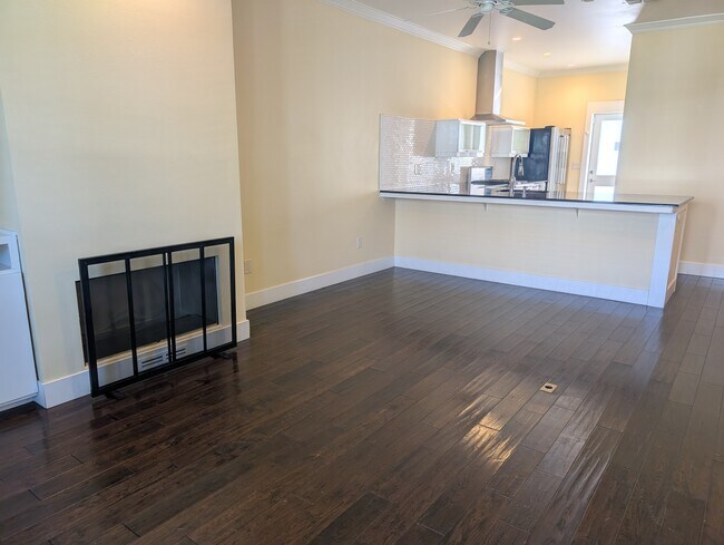 Building Photo - 515 G St