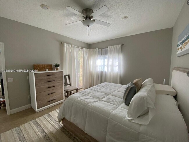 Building Photo - 51 N lakeshore Dr