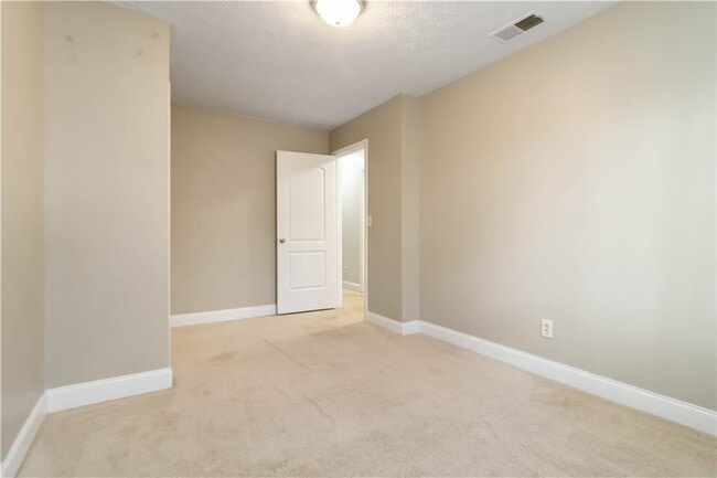 Building Photo - 888 Chartley Dr SW