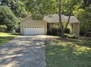 Building Photo - 180 Pinewood Dr