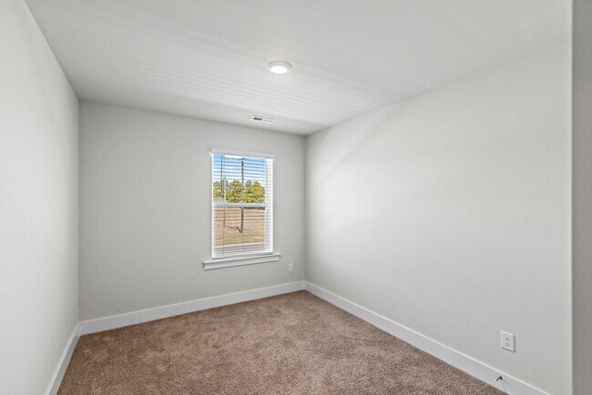 Building Photo - Brand New Townhome- Bike to the beach!!!