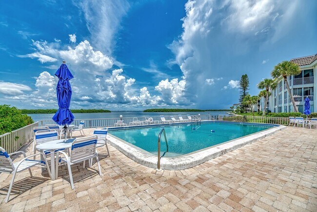 Building Photo - LUXURY LONGBOAT LIVING AT IT’S FINEST! AVA...
