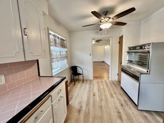 Building Photo - 112 College Way