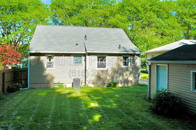 Building Photo - 1317 Herrick Ave NE