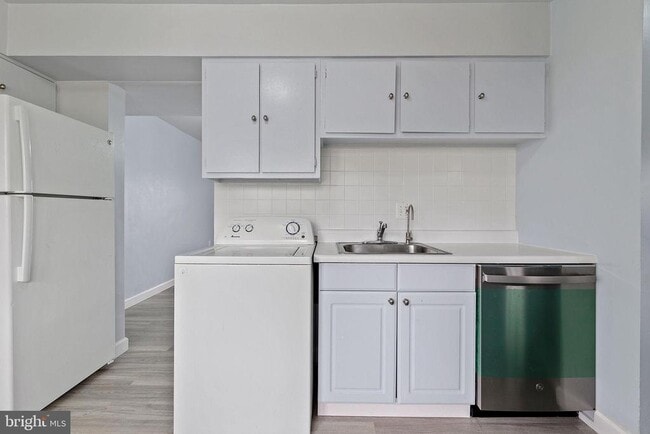 Building Photo - 8145 Community Dr
