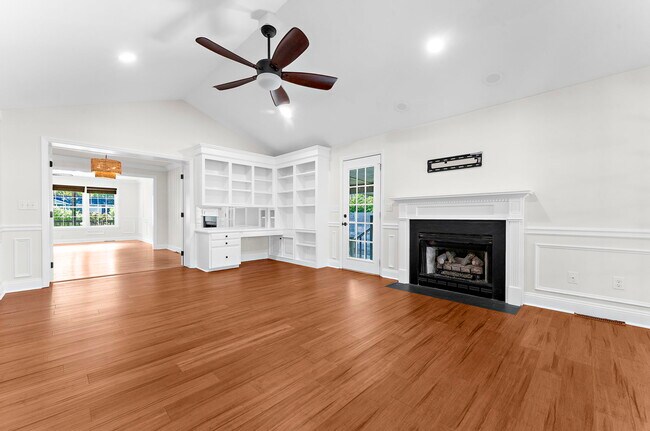 Building Photo - 774 Creekside Dr