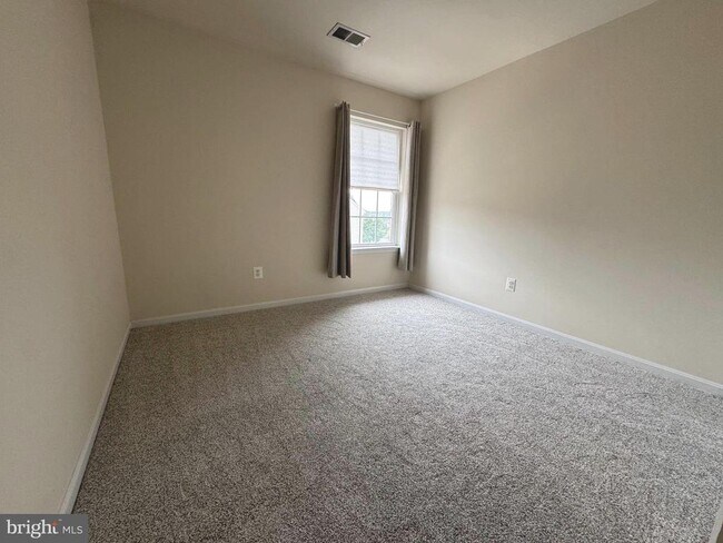 Building Photo - 8730 Phipps Farm Way
