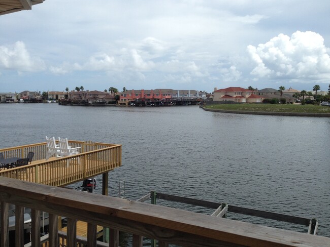 Building Photo - PADRE ISLAND HOME - EXTRA WIDE CANAL!