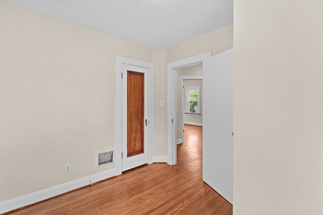 Building Photo - 180 Eldred Ave