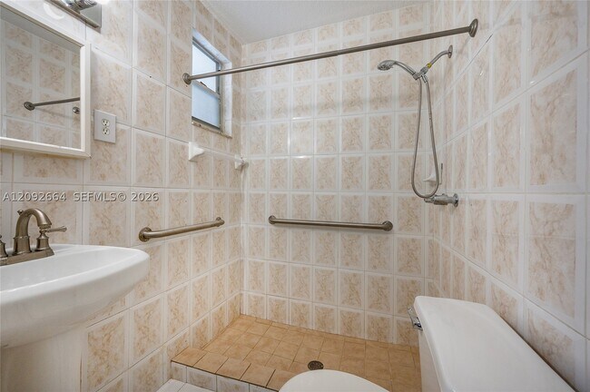 Building Photo - 1345 W 71st St