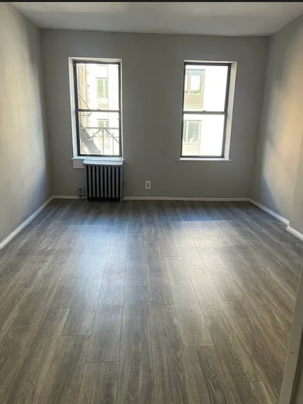 Primary Photo - E. 4th St , Ave