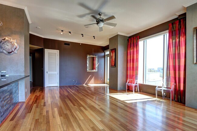 Building Photo - 360 E Desert Inn Rd