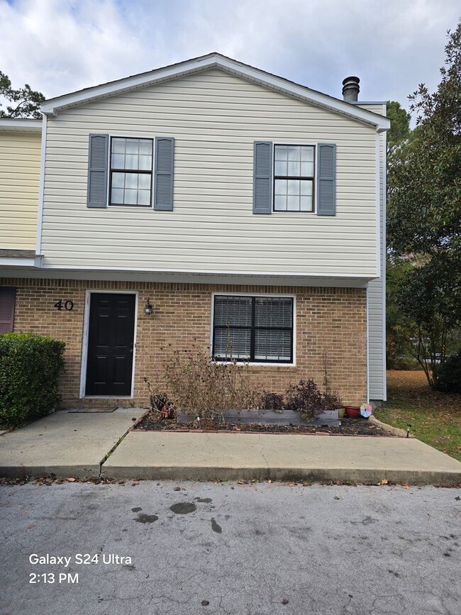 Primary Photo - 3 Bedroom, 1.5 Bath Townhome - Price reduc...