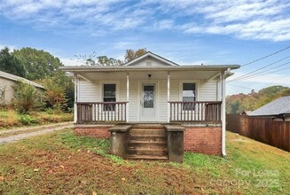 Building Photo - 617 Miller St