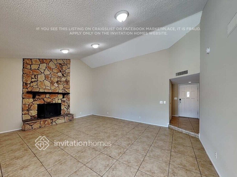 Building Photo - 2649 E Javelina Cir