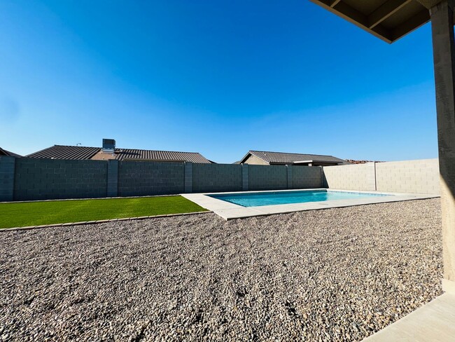 Building Photo - SAGUARO DESERT POOL HOME