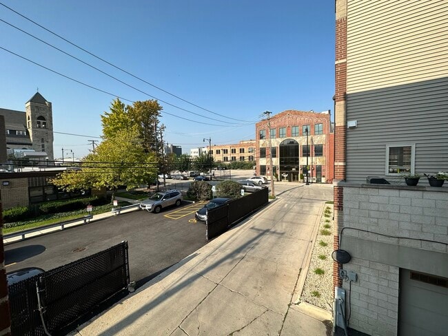 Building Photo - 2323 S Wabash Ave