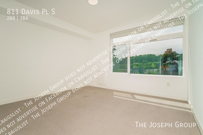 Building Photo - 811 Davis Pl S