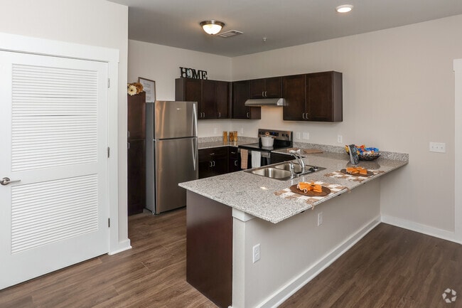2BR, 1BA - 876SF - Kitchen - Reserve at Palestine