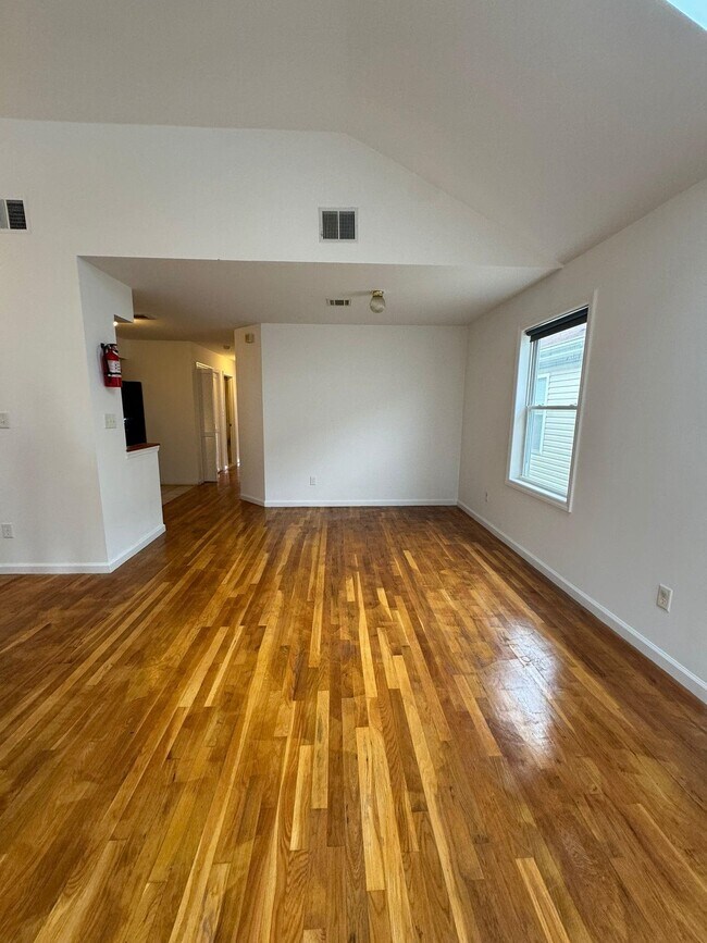 Building Photo - 29 Bostwick Ave