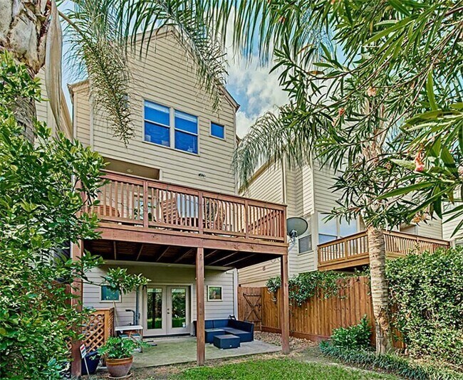 Building Photo - 5422 Lillian St