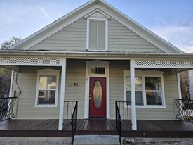 Building Photo - 1092 S Main St