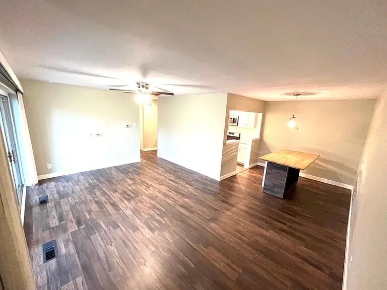 Building Photo - 429 Drummers Ln